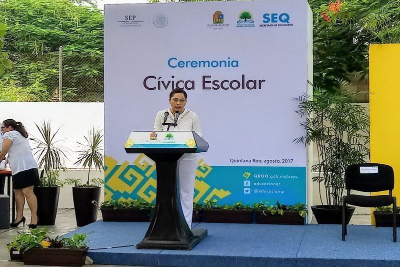 Titular de SEQ echa tierra a Manuel Alamilla por la polémica licitación de uniformes escolares