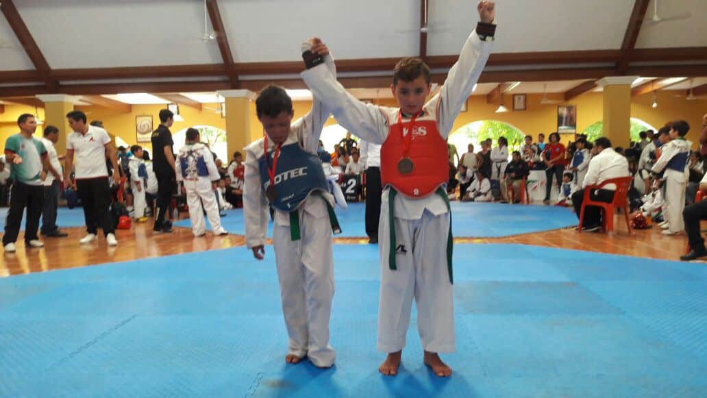 Taekwoindoines de FCP arrasan con medallas en la Copa Valladolid 2017