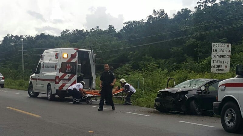Camión de carga invade su carril y provoca tremendo accidente cerca del entronque a Reforma