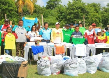 Alexander Zetina acerca beneficios a comunidades rurales de Bacalar