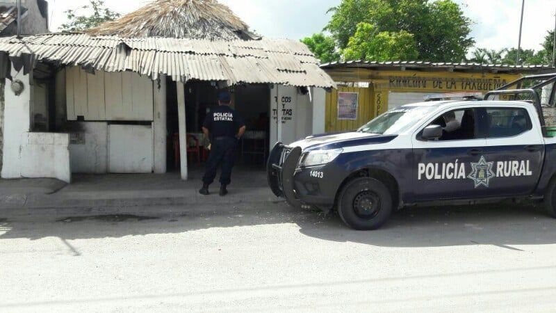 Por gandallas, desalojan a familia de «Chepe» de «su» taquería