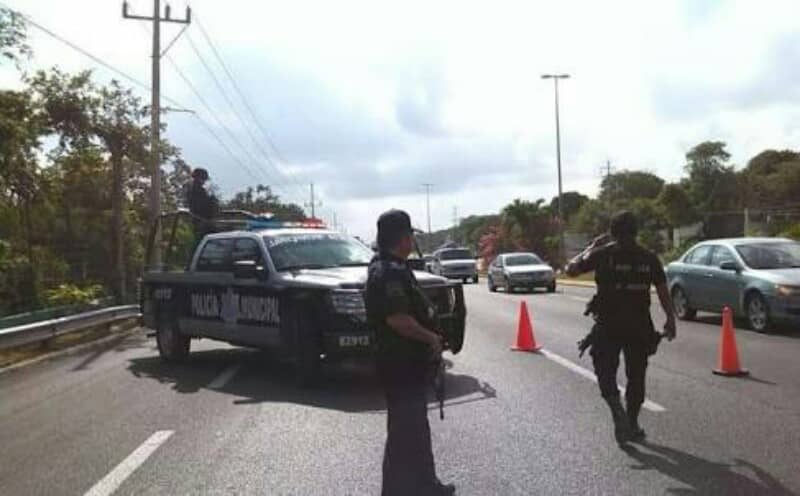 Levantan a ex presidente municipal en carretera federal