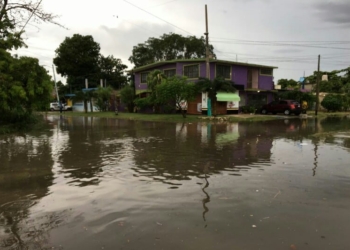 Repentinas lluvias colapsan puntos de Chetumal