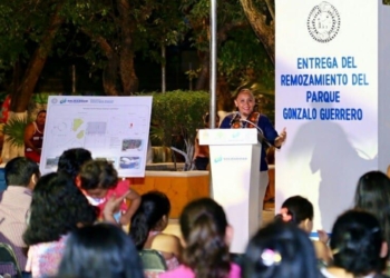 Entrega Cristina Torres remodelación del parque de la colonia Gonzalo Guerrero