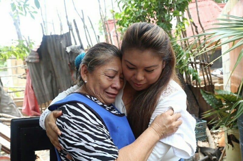 Romi Dzul compromete apoyo a familia de Tulum afectada por incendio