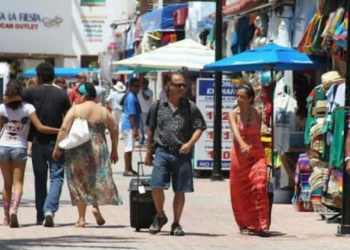 Estadounidenses cancelan visitas a Cancún por alerta de viaje emitida por el gobierno de Trump