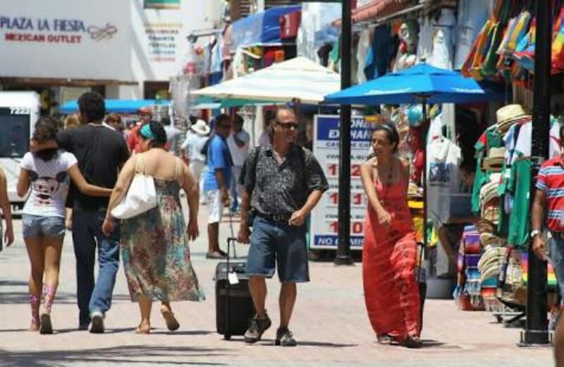 Estadounidenses cancelan visitas a Cancún por alerta de viaje emitida por el gobierno de Trump