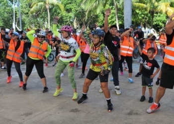 ((FOTOS)) Previo de la rodada y al término realizaron movimientos de activación física para que puedan relajar y estirar los músculos