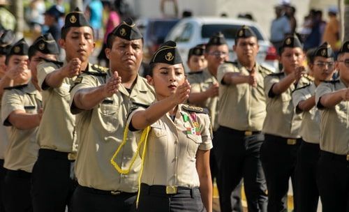 ((Fotos Escuelas)) Desfile Cívico Militar Conmemorativo del 207 Aniversario del Inicio de la Independencia de México