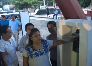Ilumina Romi Dzul, domo de la comunidad de Hondzonot