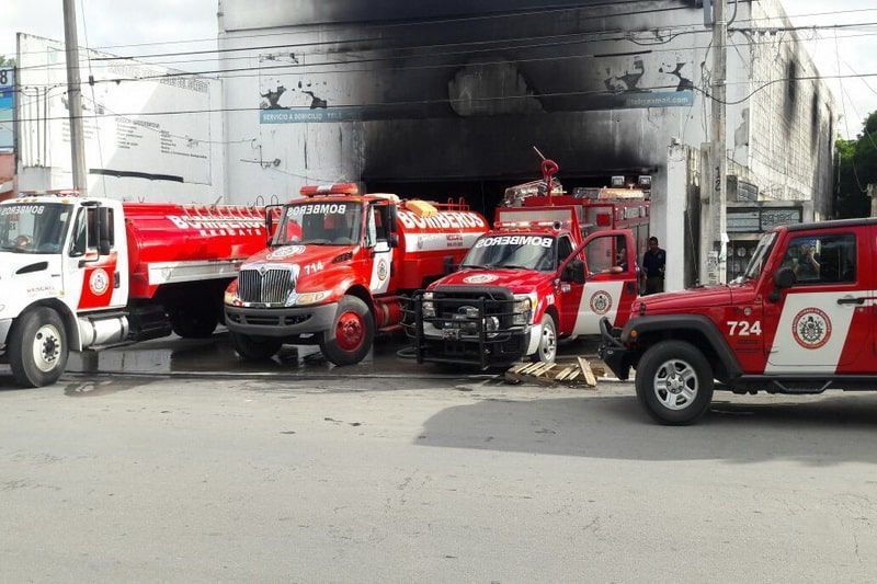 Incendio en bodega de plásticos, pone en aprietos a bomberos playenses