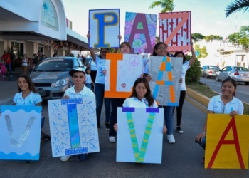 ((FOTOS)) Marchan en Chetumal como «Ejemplo de Paz»