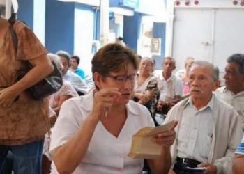 Jubilados y pensionados del ISSSTE amenazan con manifestarse en el 1er Informe de Carlos Joaquín