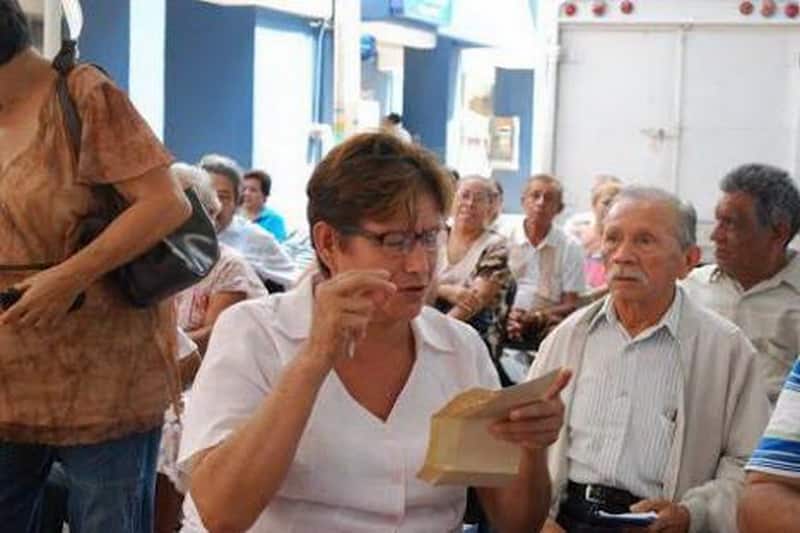 Jubilados y pensionados del ISSSTE amenazan con manifestarse en el 1er Informe de Carlos Joaquín