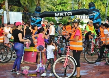 ((FOTOS)) Un gran número de familias y ciclistas se dieron cita en la concha acústica del bulevar, para participar en la 1a rodada familiar