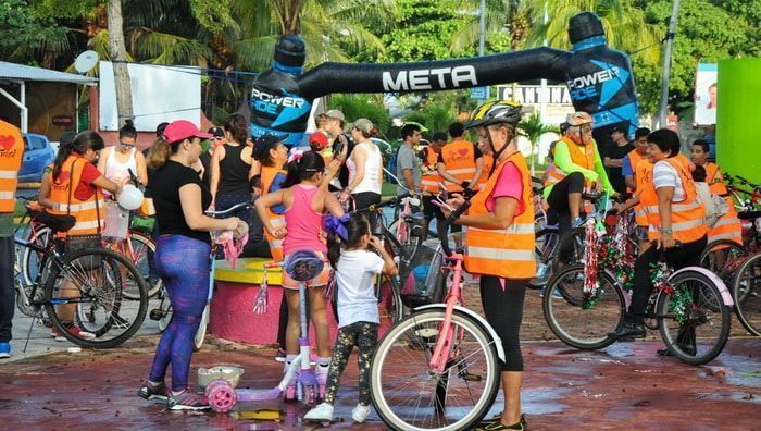 ((FOTOS)) Un gran número de familias y ciclistas se dieron cita en la concha acústica del bulevar, para participar en la 1a rodada familiar