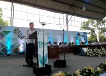 Refrenda Alexander Zetina su compromiso con los bacalarenses en su 1er Informe de Gobierno