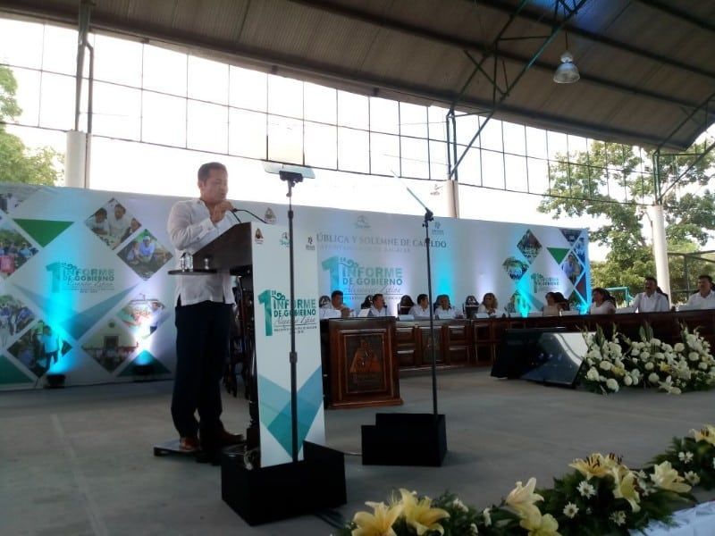 Refrenda Alexander Zetina su compromiso con los bacalarenses en su 1er Informe de Gobierno