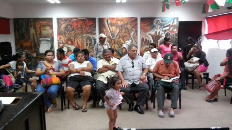Extrabajadores de FCP van de nuevo a la carga; toman la Sala de Cabildo