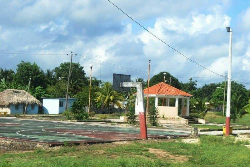 Habitantes de Polinkín exigen mantenimiento y rehabilitación de espacios públicos