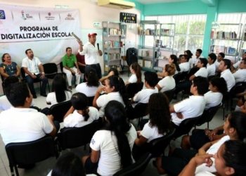 Gobierno de Isla Mujeres, comprometido en apoyar la educación de jóvenes isleños