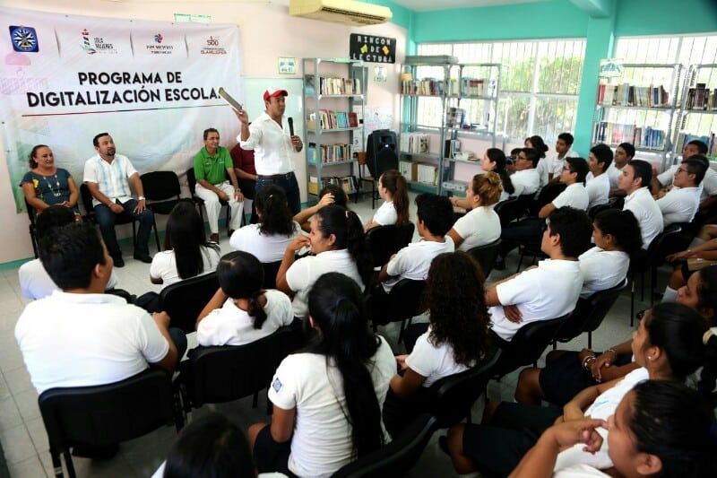 Gobierno de Isla Mujeres, comprometido en apoyar la educación de jóvenes isleños