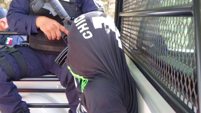 Armado y peligroso, policías detienen a tabasqueño en Playa del Carmen