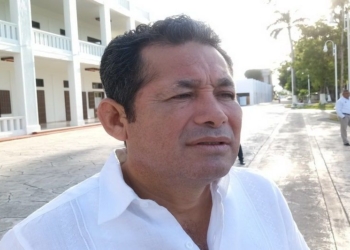 «Bacalar y su laguna requieren cuidados y desarrollo, no de una ANP»: Alexander Zetina
