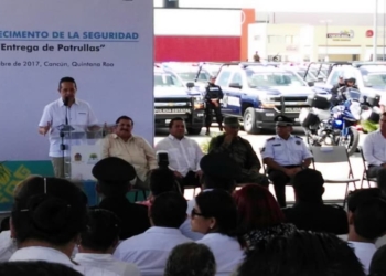 Llama Carlos Joaquín a sumar esfuerzos contra la inseguridad que amenaza Quintana Roo