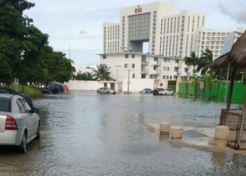Lluvias desnudan abandono del «Cancún de 10»