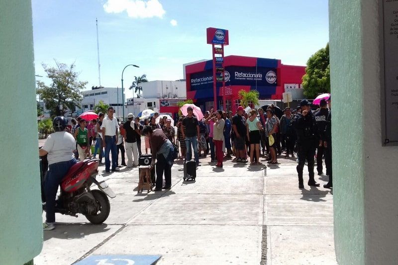 Manifestantes en OPB, piden apoyo a cambio de que estudiantes salgan a las calles