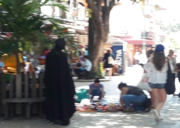 «Marias» abarrotan de comercio informal el corazón de Playa del Carmen
