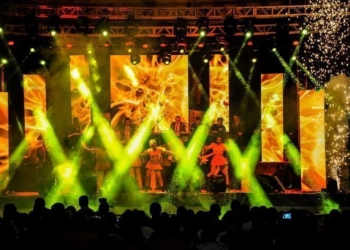 ((FOTOS)) La lluvia no impide bailar con Rayito Colombiano