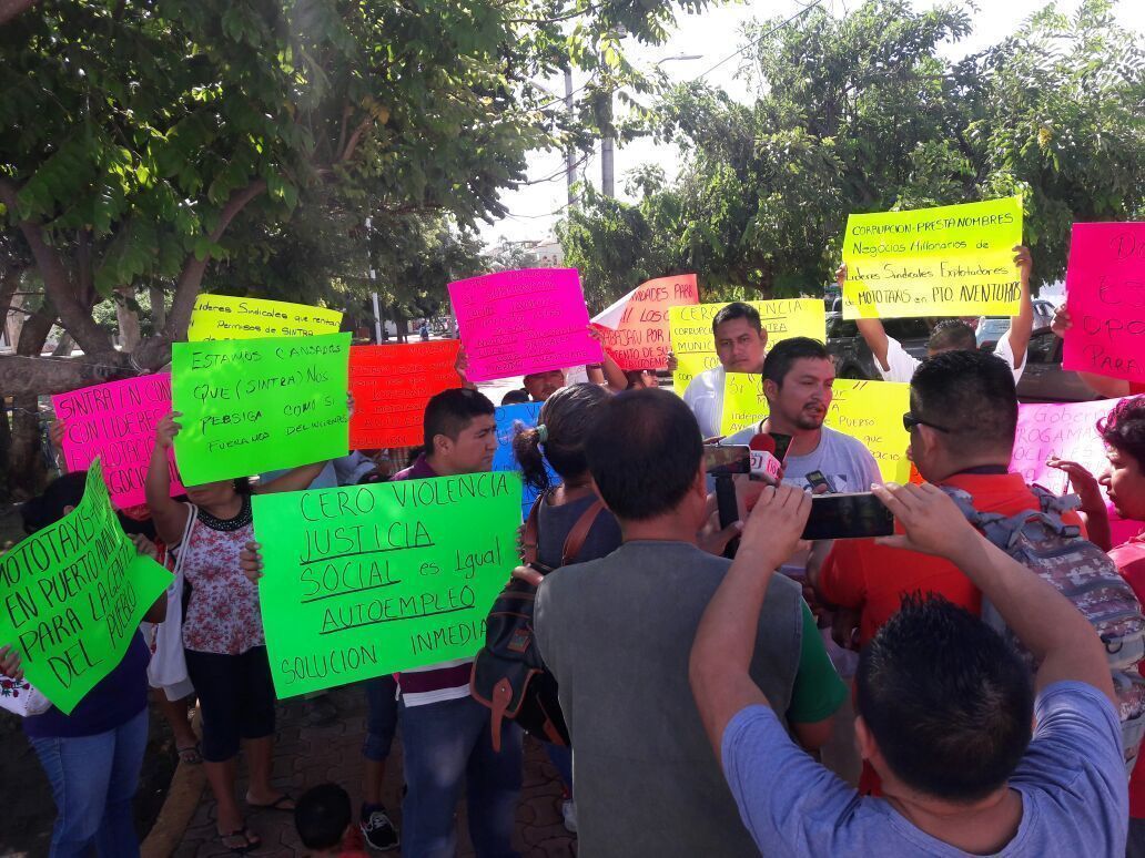 Mototaxistas denuncian engaño del titular de SINTRA, no los deja trabajar