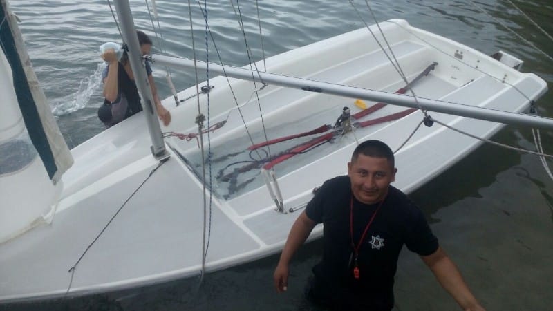 Rescata Policía De Bacalar A Tripulantes De Velero