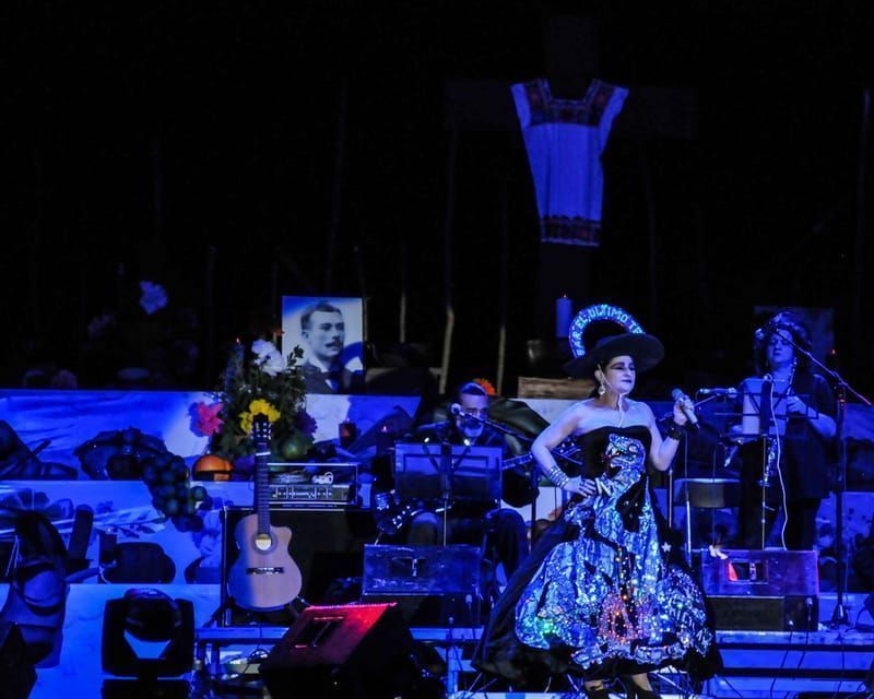 ((FOTOS)) Astrid Hadad en una noche especial