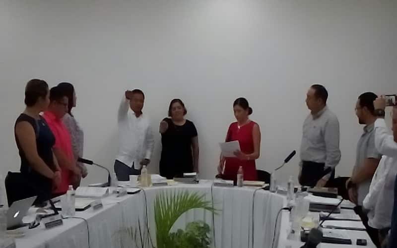 Rinden protesta nuevos funcionarios del IEQROO