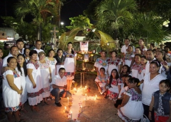 Preside Romi Dzul Concurso de Altares y Calaveritas Literarias Escolares