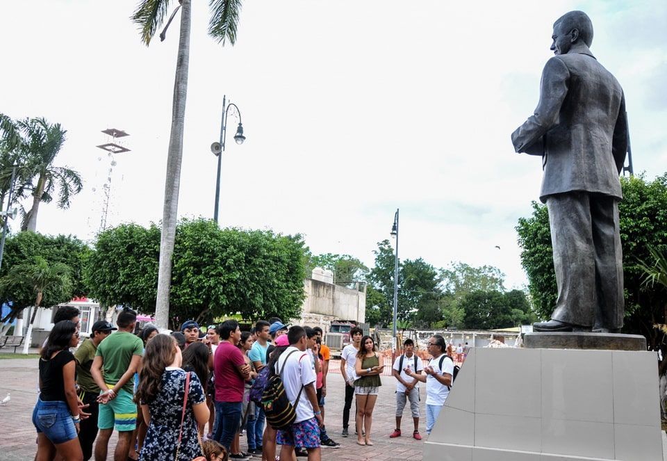 ((FOTOS)) Jóvenes universitarios visitan la zona maya