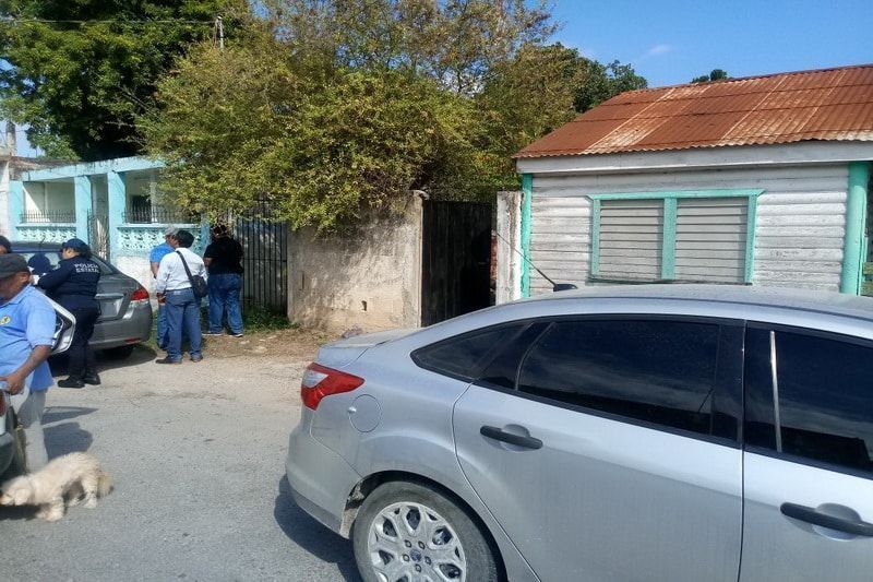 Mujer de 55 años sale por la puerta falsa; su esposo la encontró colgada y sin vida