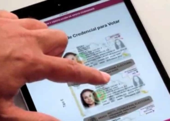 Complicado, uso de aplicación en celulares para recabar firmas de respaldo creada por el INE
