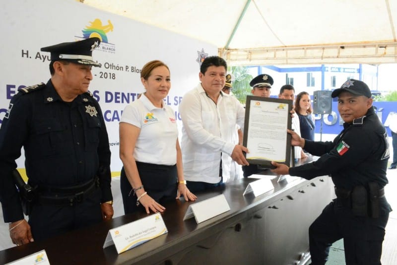 Luis Torres reconoce el trabajo de los policías municipales