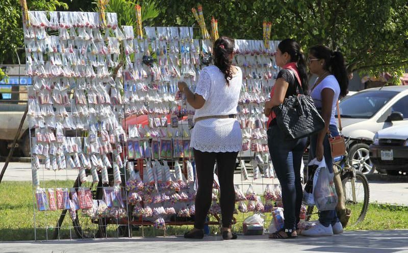 Analiza Ayuntamiento permisos provisionales a otorgarse en temporada navideña