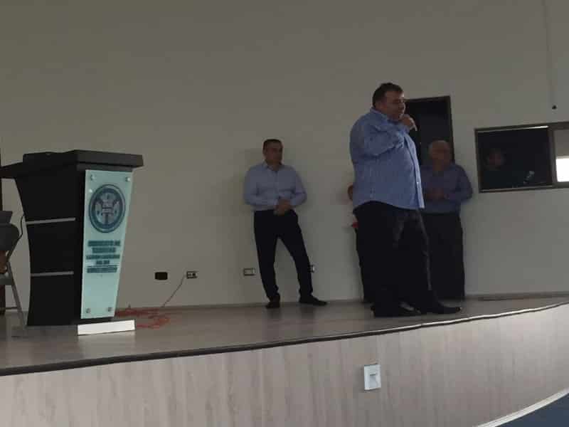 Taxistas suman fuerzas para echar fuera de Q. Roo a UBER