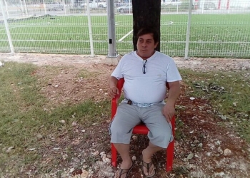 Vecino de Arboledas, se encadena a un árbol para evitar su deforestación