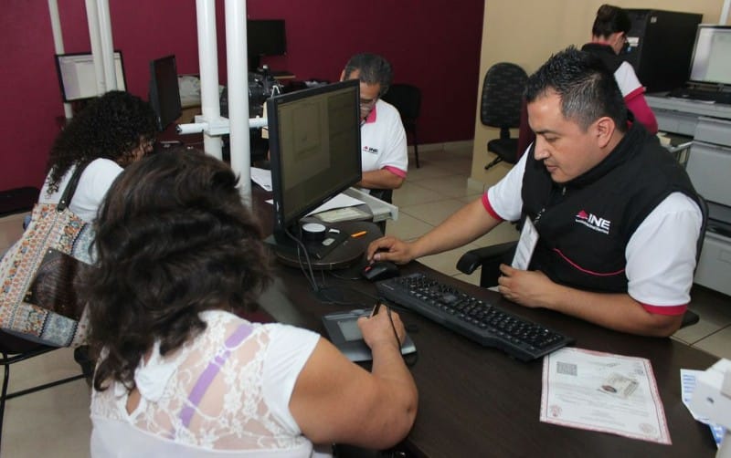 Avanza programa de renovación de credendiales electorales en Q. Roo