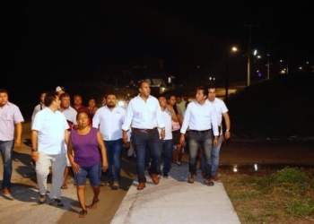 Mejora Juan Carrillo alumbrado público para mayor seguridad de los isleños