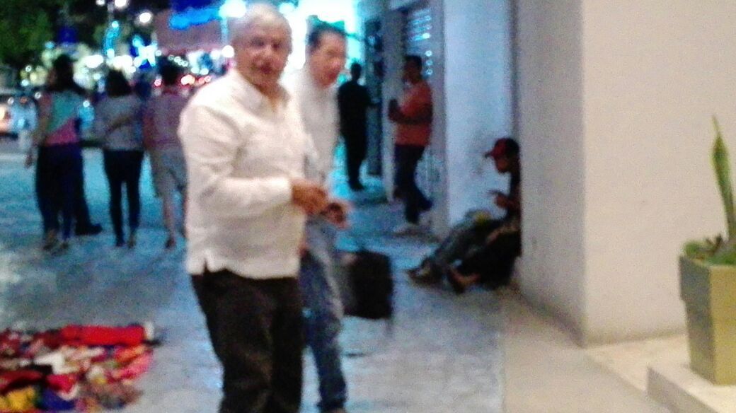 Discreta y sorpresiva visita de López Obrador en Chetumal