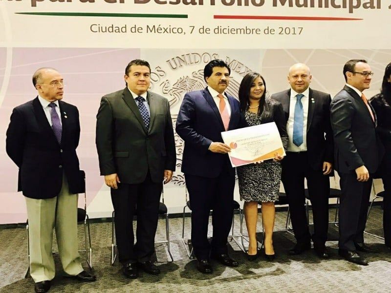 Recibe Paoly Perera el Premio Nacional “Inicio de la transformación” entregado por el INAFED