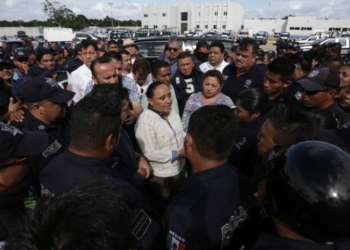 Atiende Cristina Torres personalmente a elementos inconformes de la Policía Municipal